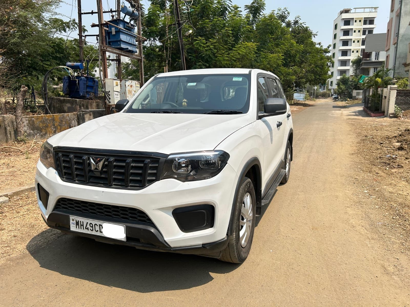 
								Mahindra Scorpio N Z2 D MT 7St full									