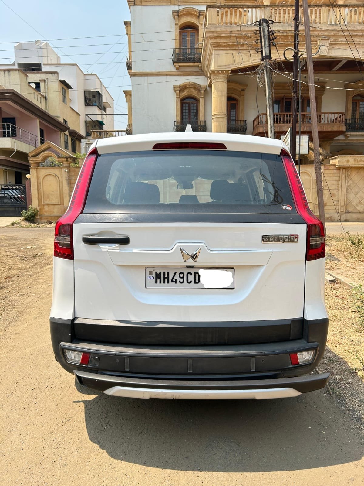 
								Mahindra Scorpio N Z2 D MT 7St full									