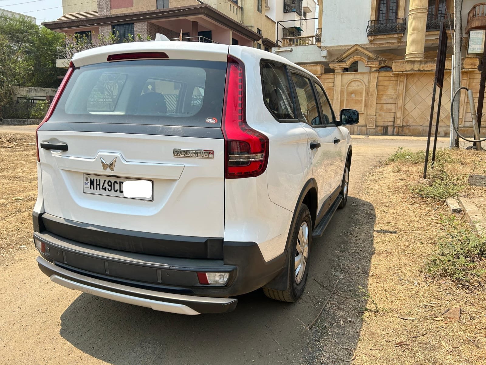 
								Mahindra Scorpio N Z2 D MT 7St full									