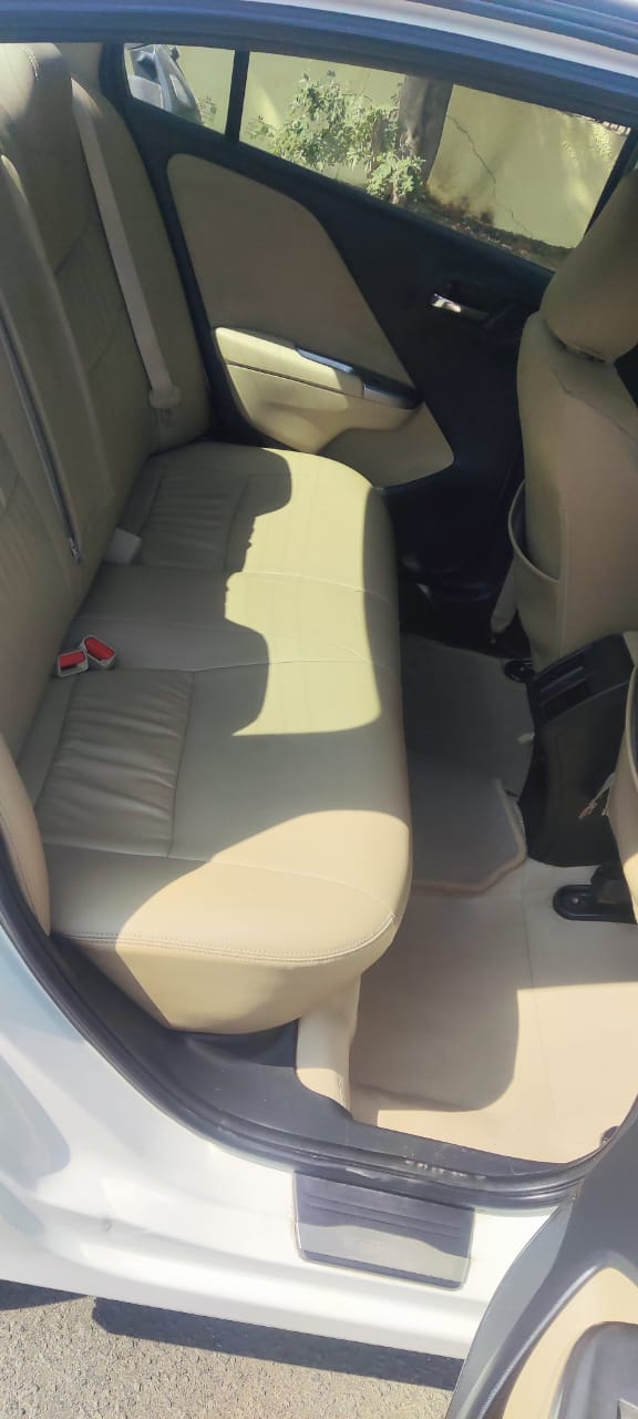 
								Honda City i VTEC V (Top) full									