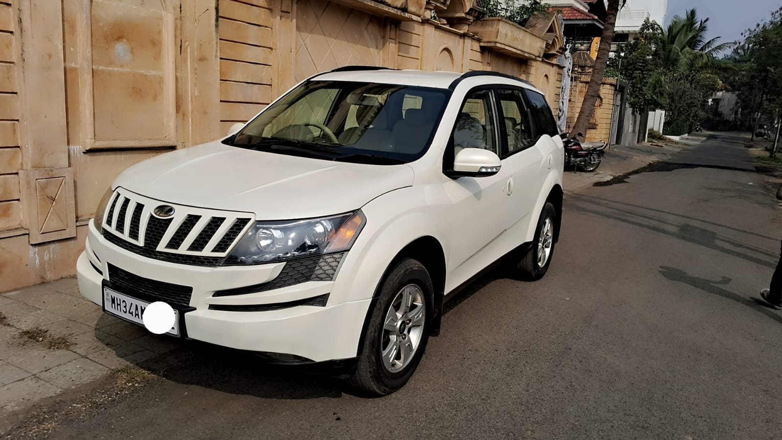 
								XUV 500 full									