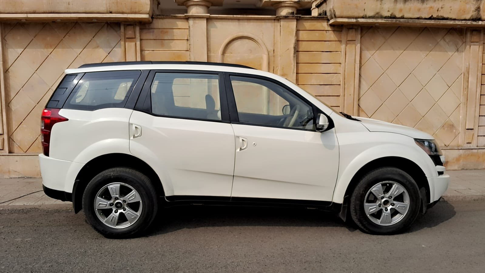 
								XUV 500 full									