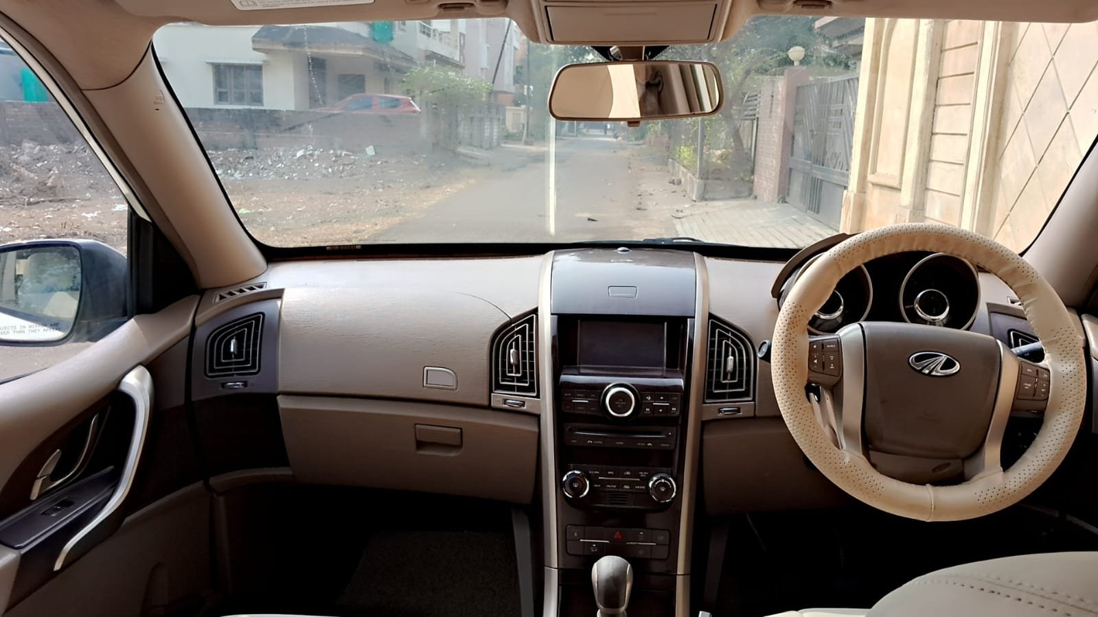 
								XUV 500 full									