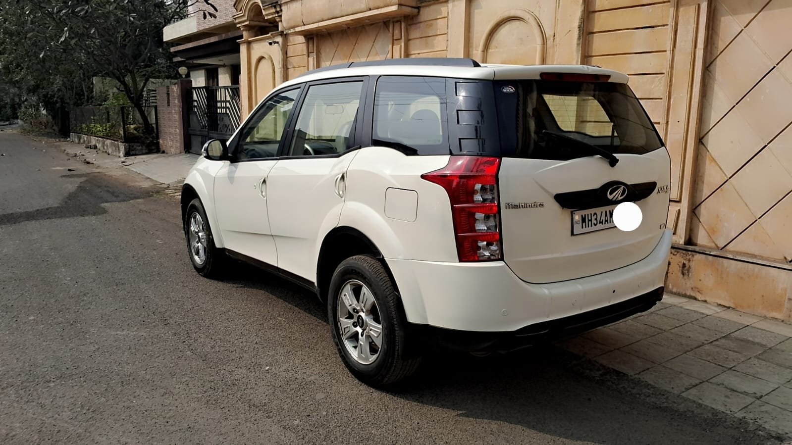 
								XUV 500 full									