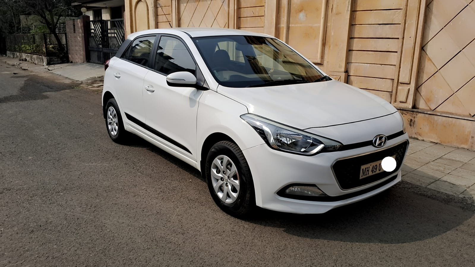 
								i20 Sportz (O) full									