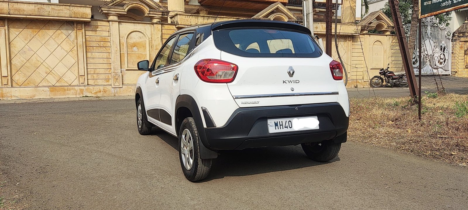 
								Renault Kwid RXT (Top) – Oct 2016 – 2nd Owner – 63,000 KM – ₹2.65 Lakh full									