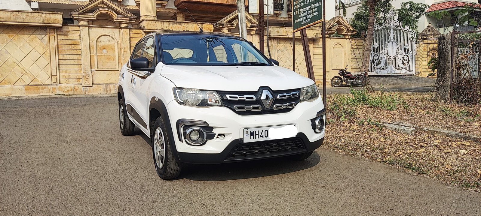 
								Renault Kwid RXT (Top) – Oct 2016 – 2nd Owner – 63,000 KM – ₹2.65 Lakh full									