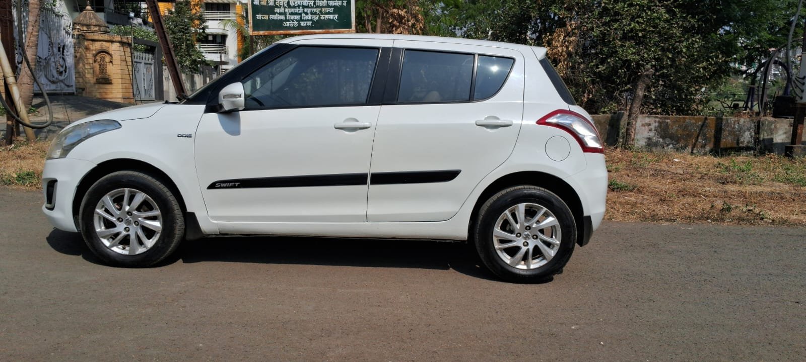
								Maruti Suzuki Swift ZXi full									