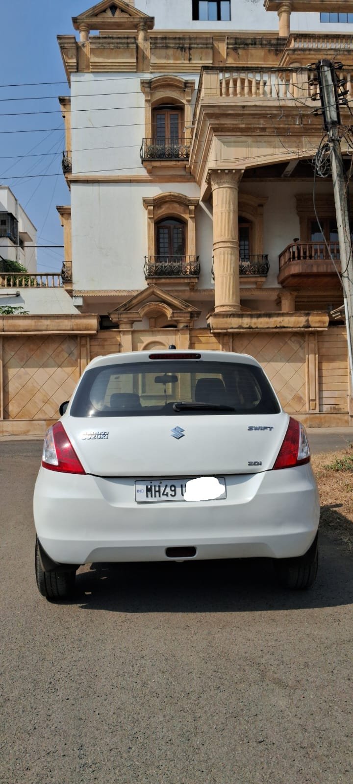 
								Maruti Suzuki Swift ZXi full									