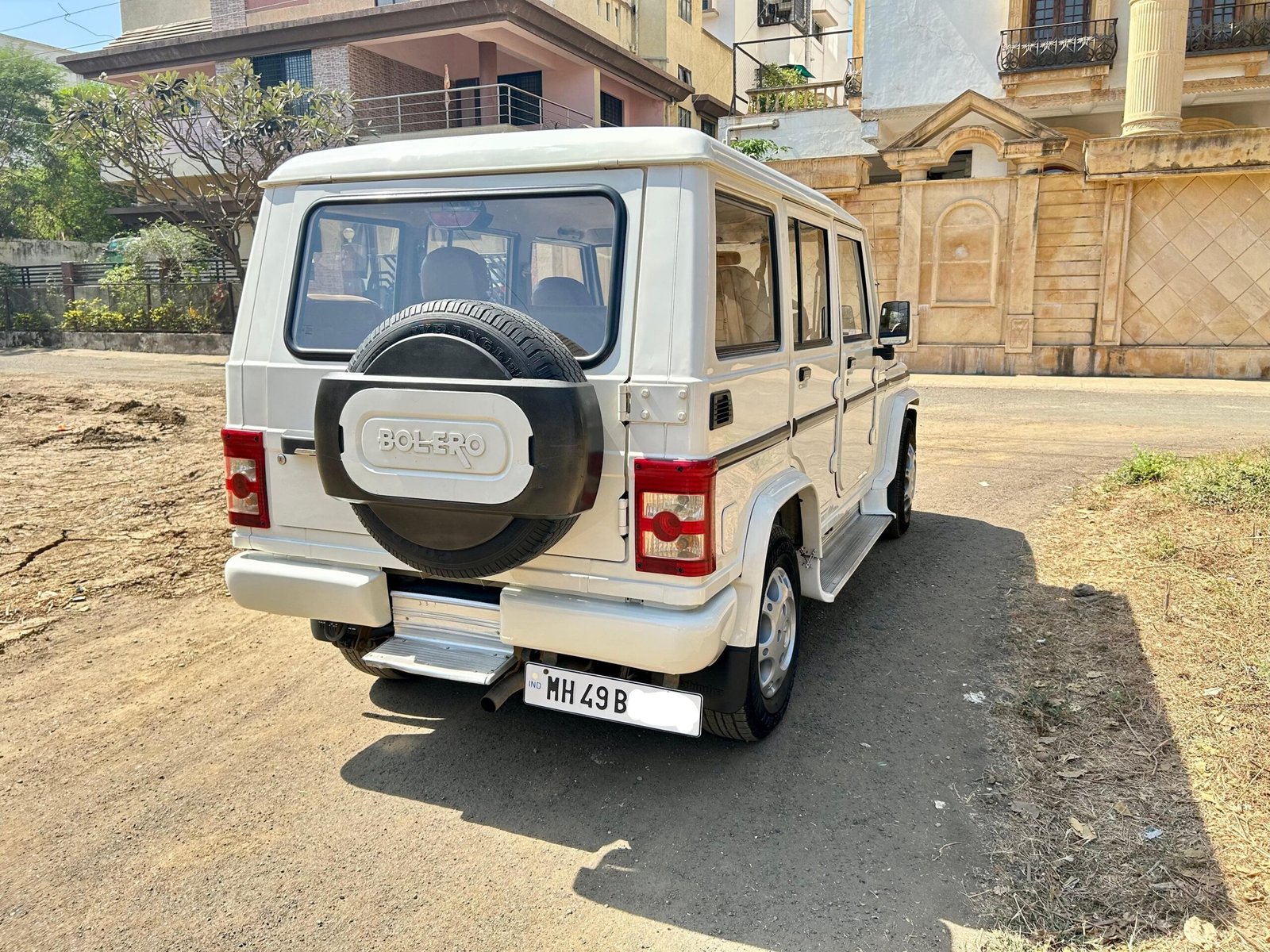 
								Bolero SLX 7 Seater full									