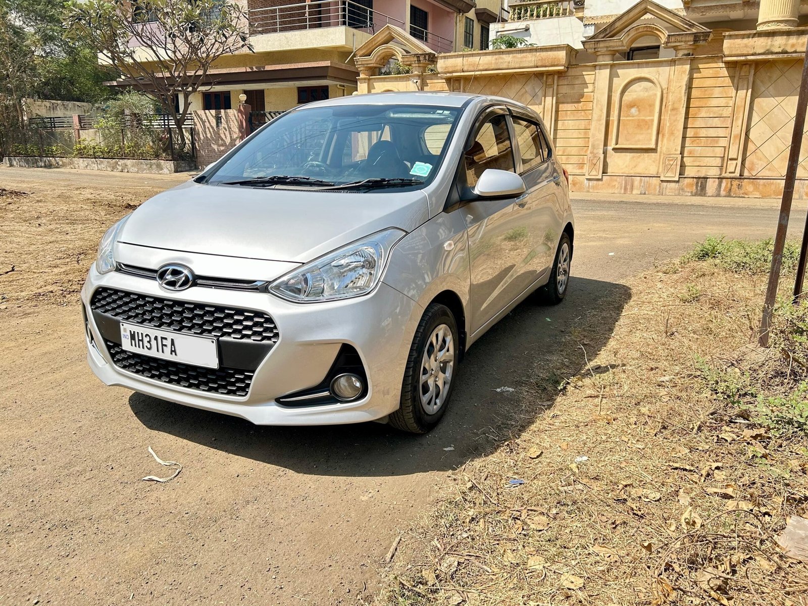 
								Hyundai Grand i10 Magna full									