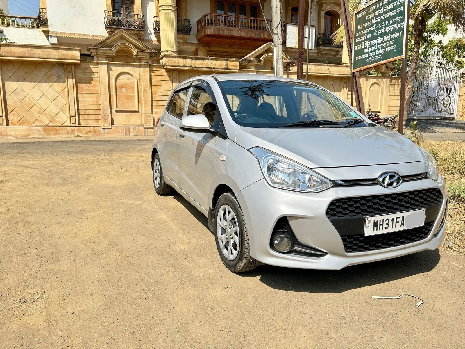 
								Hyundai Grand i10 Magna full									