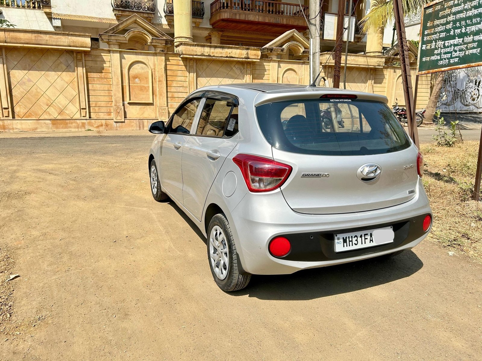 
								Hyundai Grand i10 Magna full									