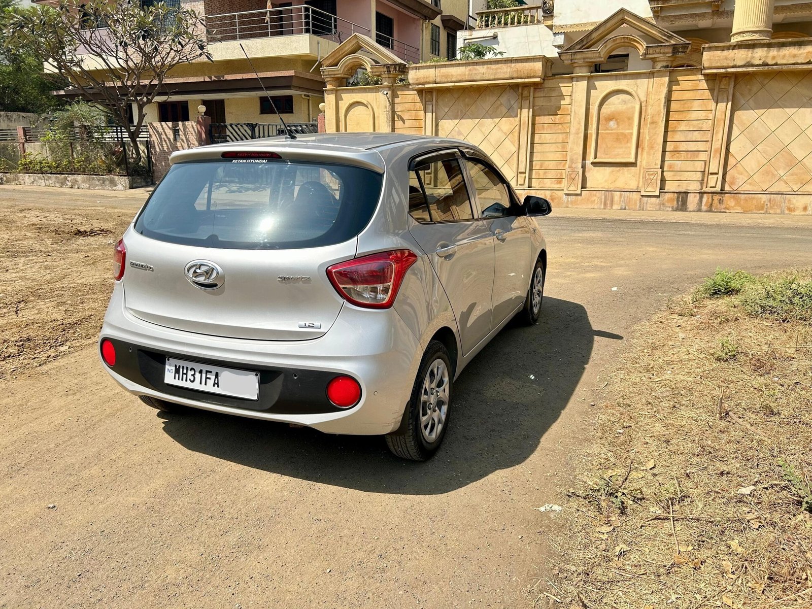 
								Hyundai Grand i10 Magna full									