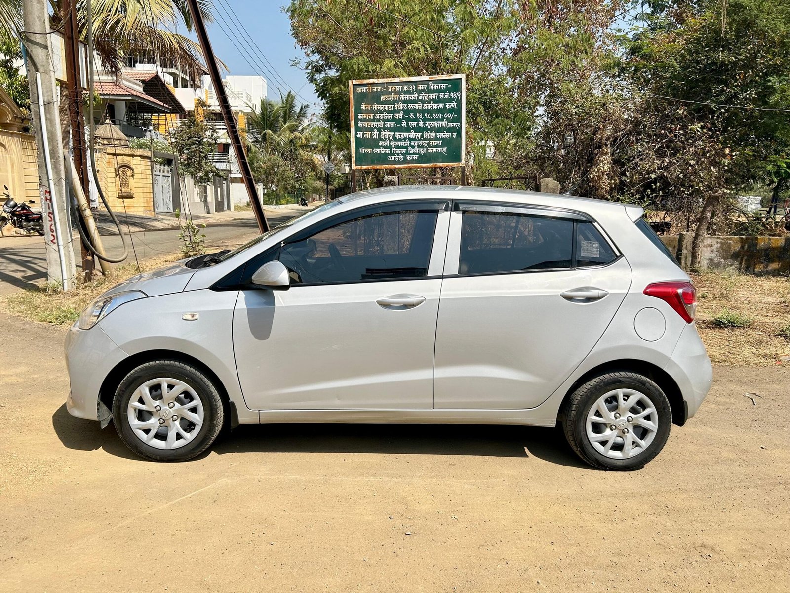 
								Hyundai Grand i10 Magna full									