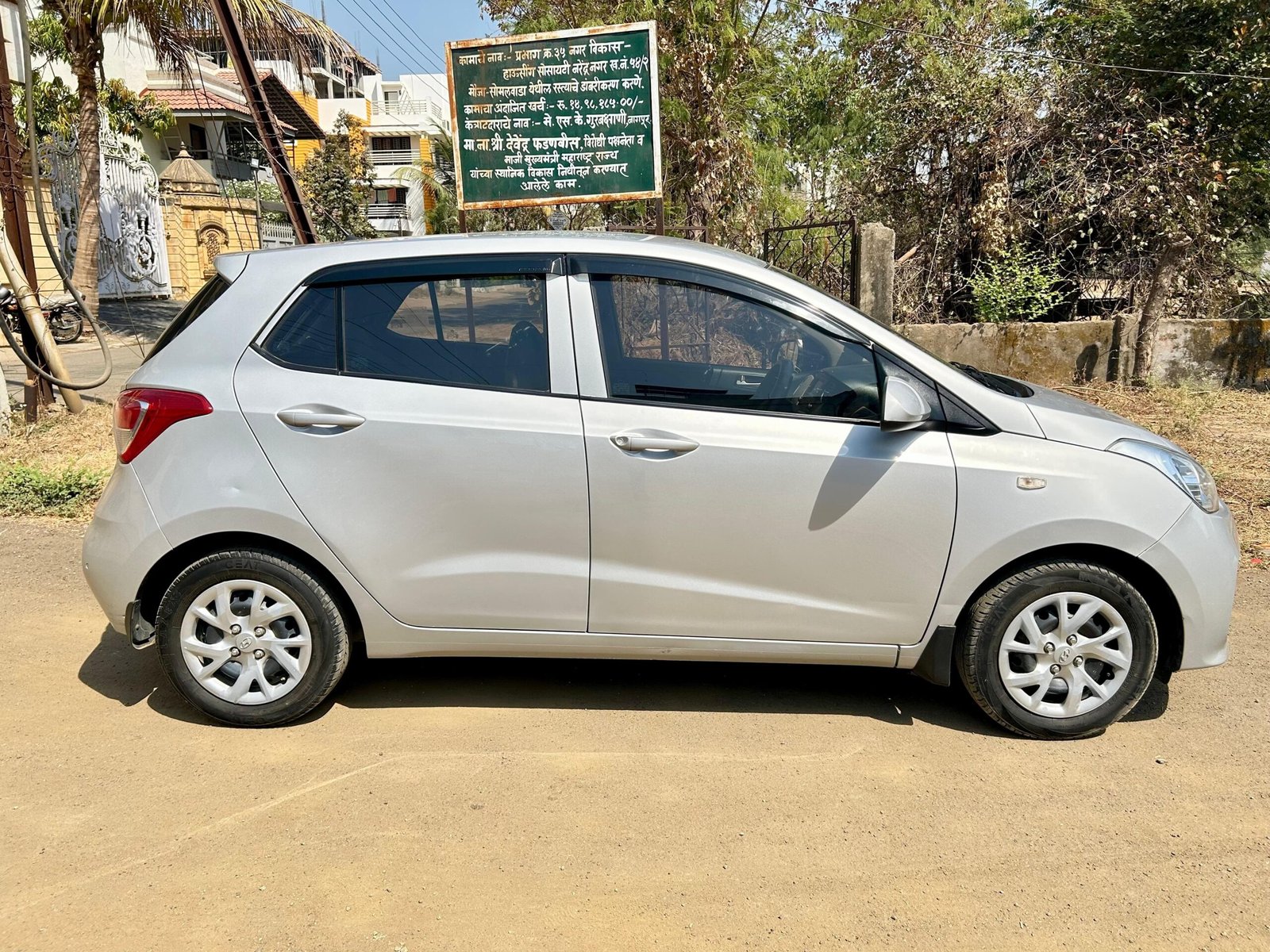 
								Hyundai Grand i10 Magna full									