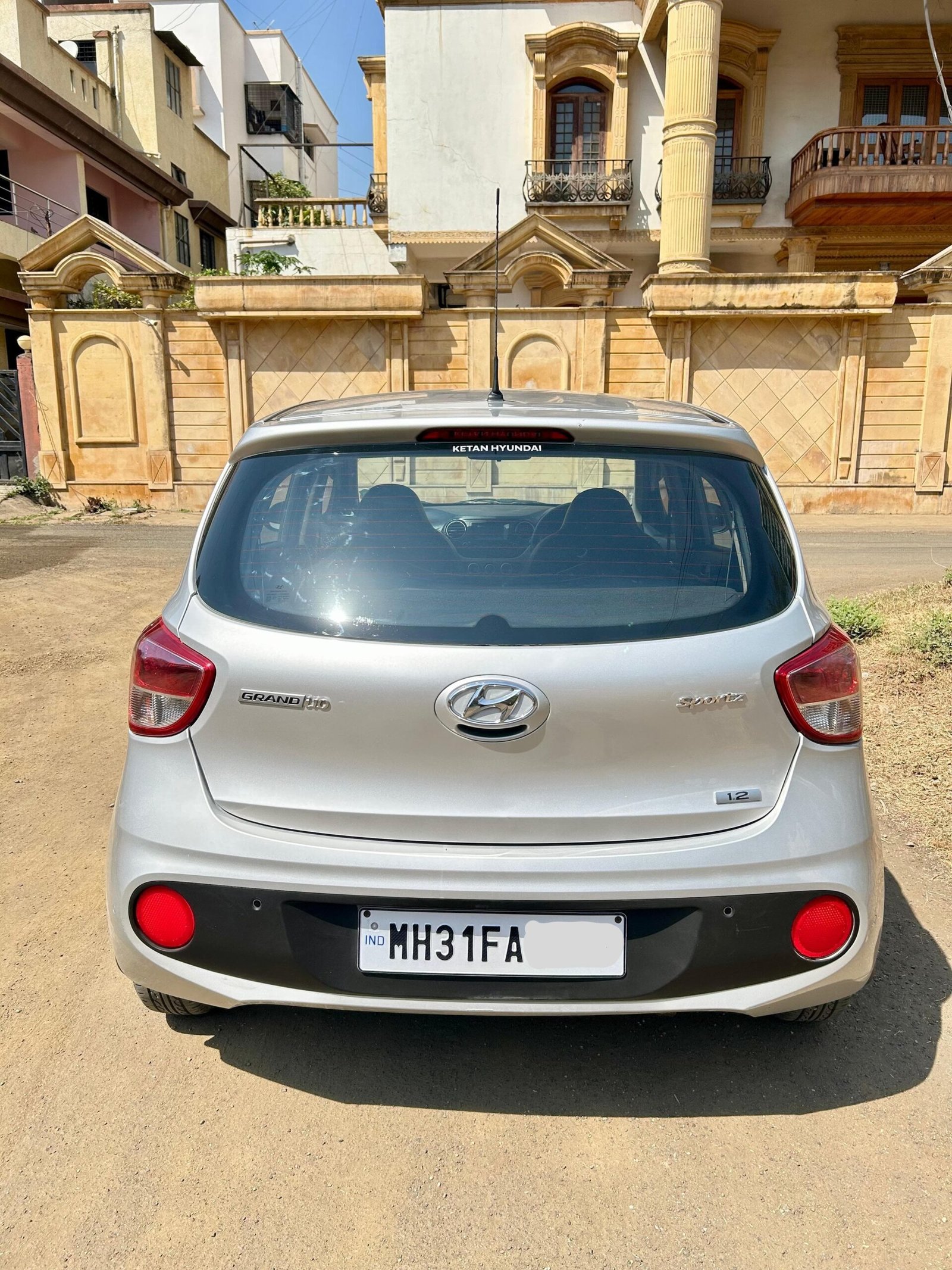 
								Hyundai Grand i10 Magna full									