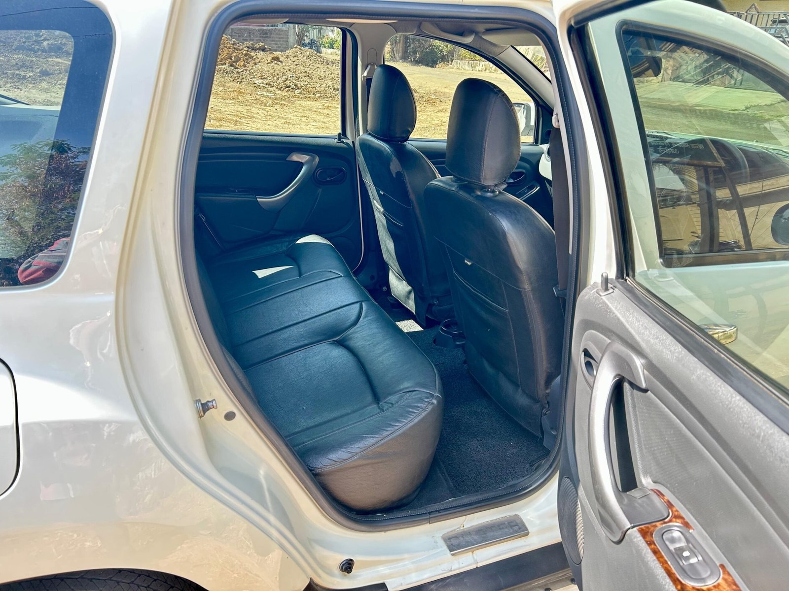 
								Renault Duster RXE Diesel full									