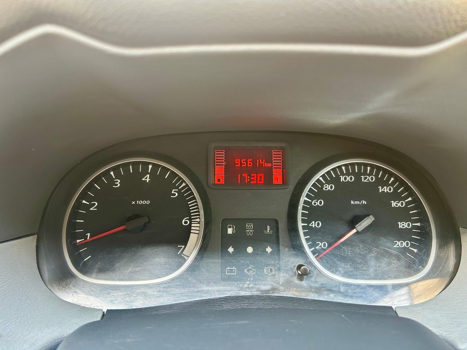 
								Renault Duster RXE Diesel full									