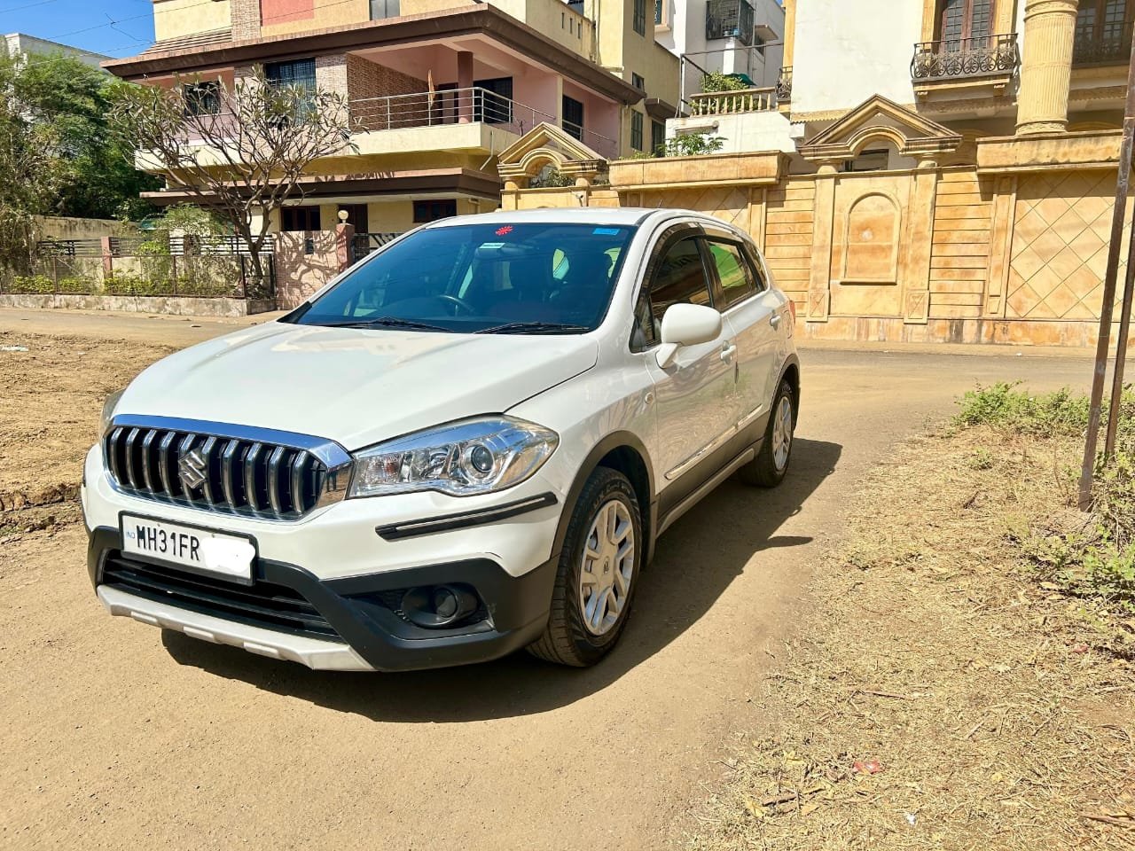 
								Maruti Suzuki S-Cross Smart Hybrid Sigma full									