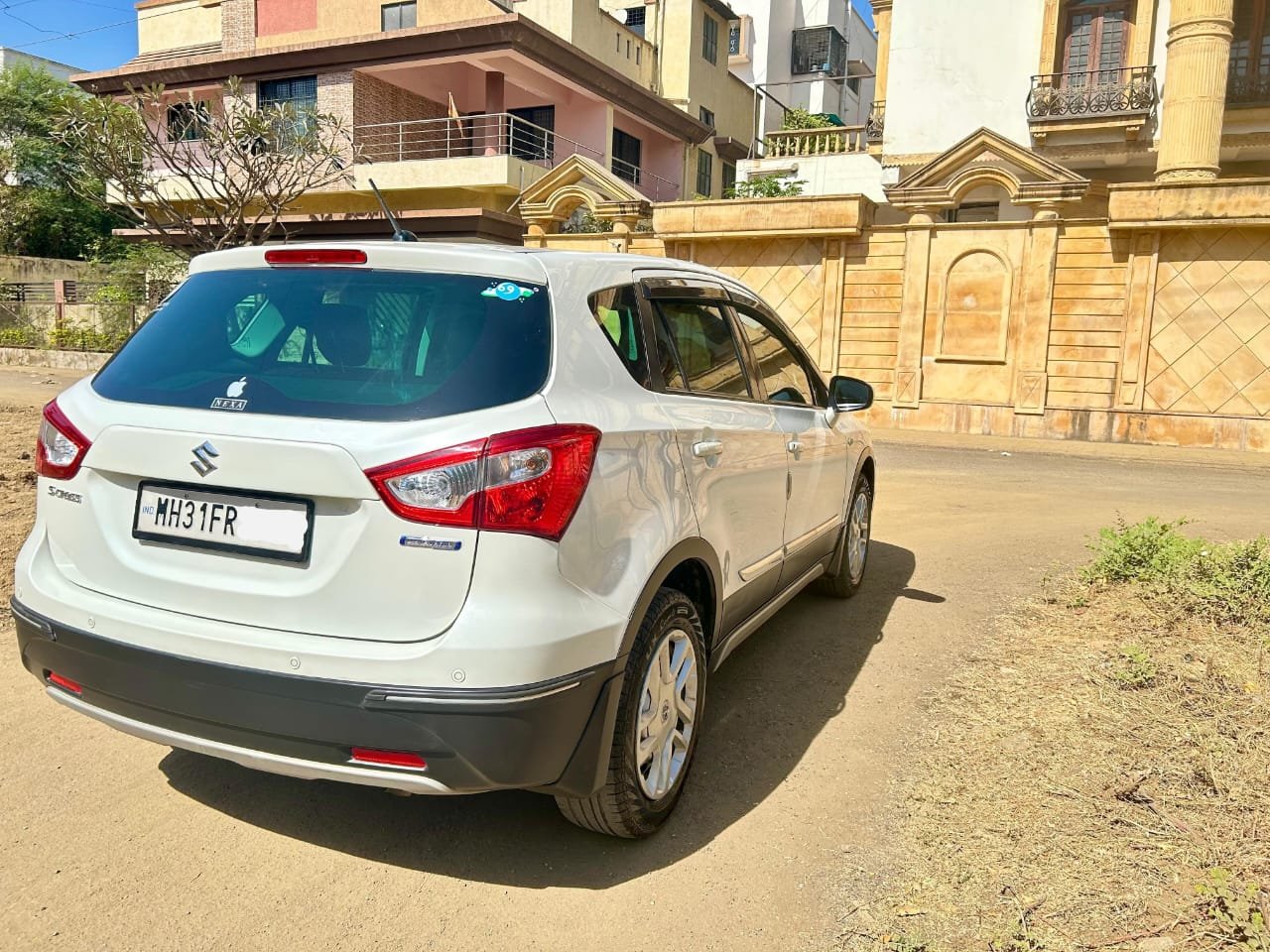 
								Maruti Suzuki S-Cross Smart Hybrid Sigma full									