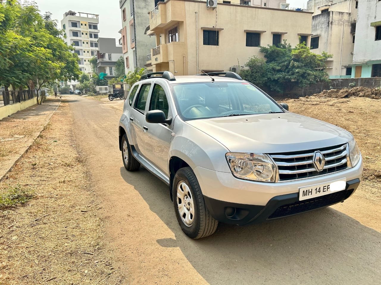 
								Renault Duster 85PS Petrol full									