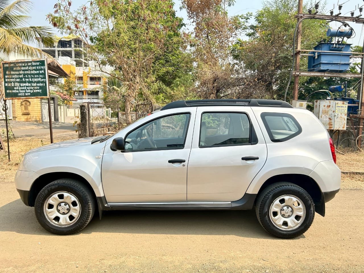 
								Renault Duster 85PS Petrol full									