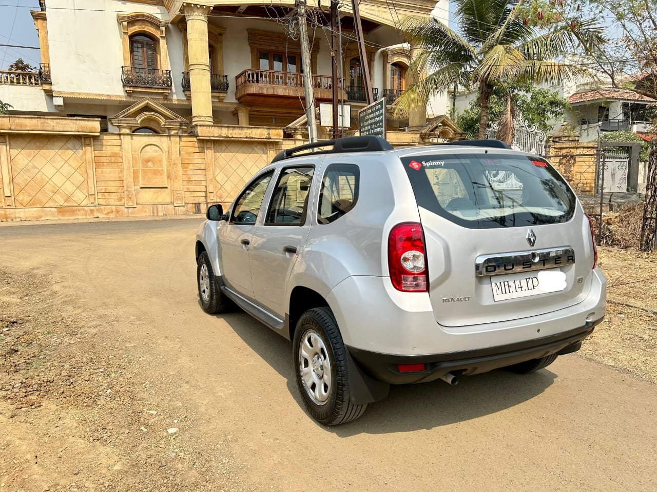 
								Renault Duster 85PS Petrol full									