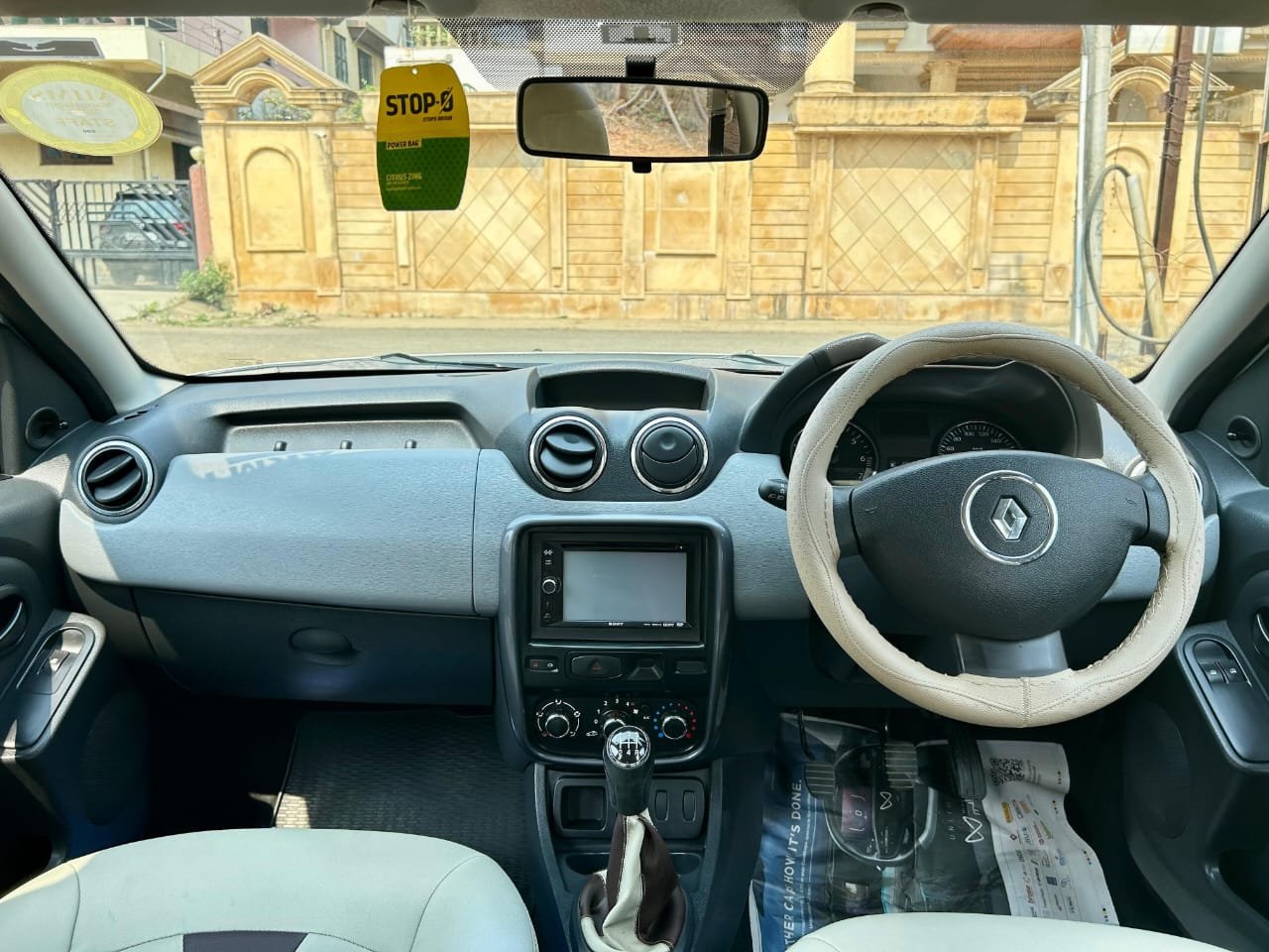 
								Renault Duster 85PS Petrol full									