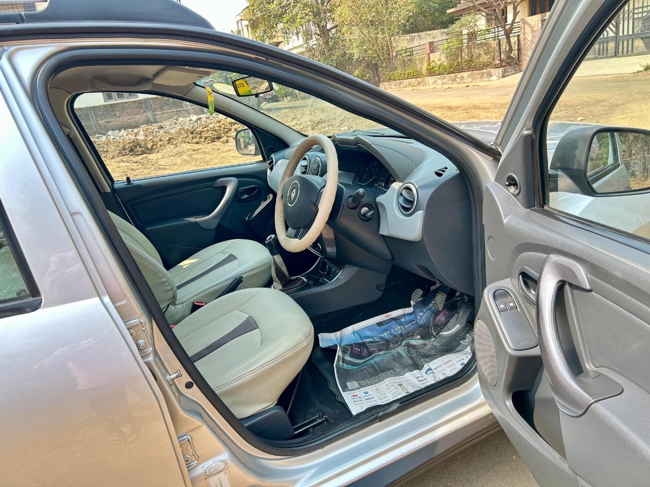 
								Renault Duster 85PS Petrol full									