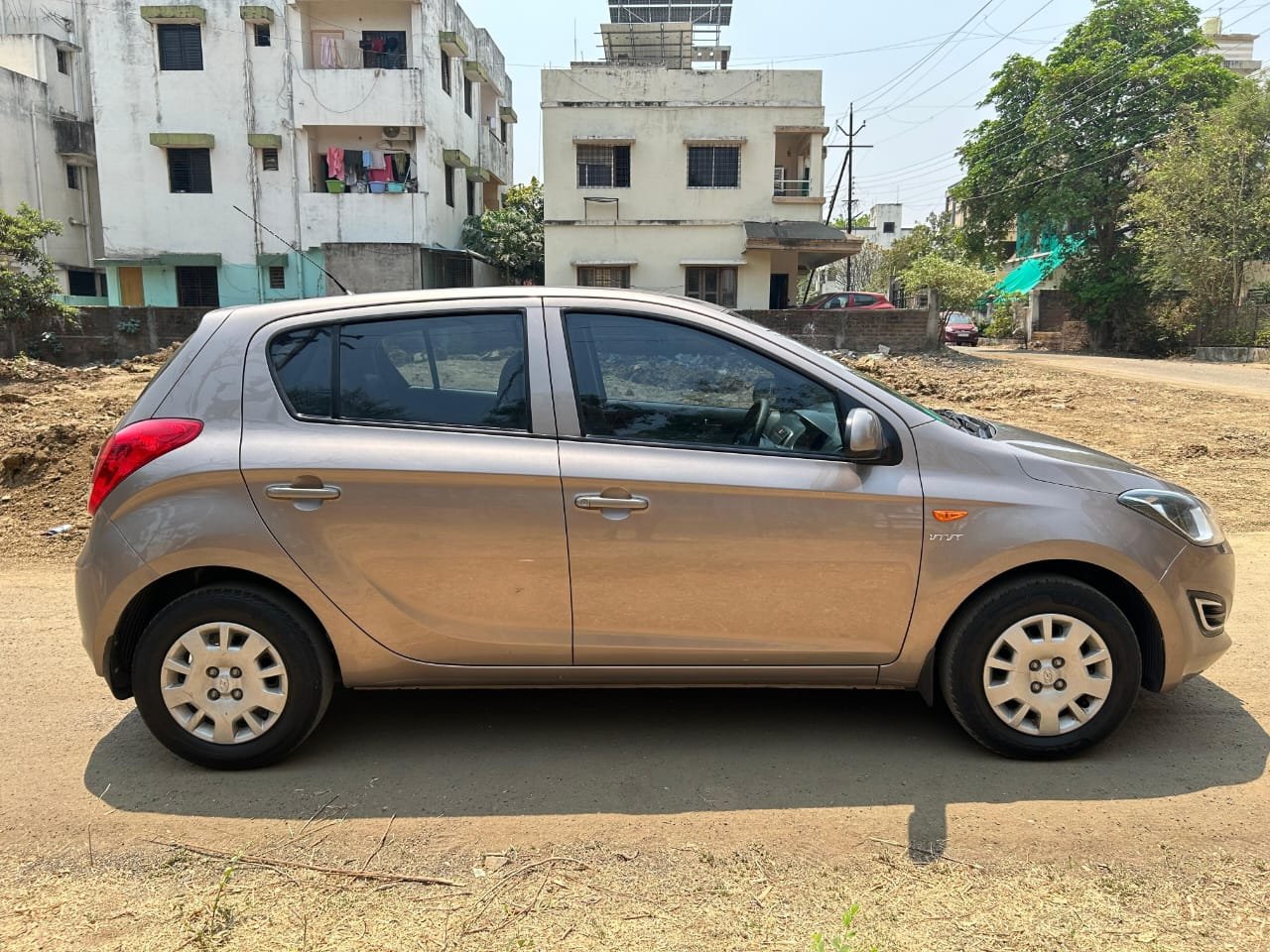 
								Hyundai i20 Magna full									