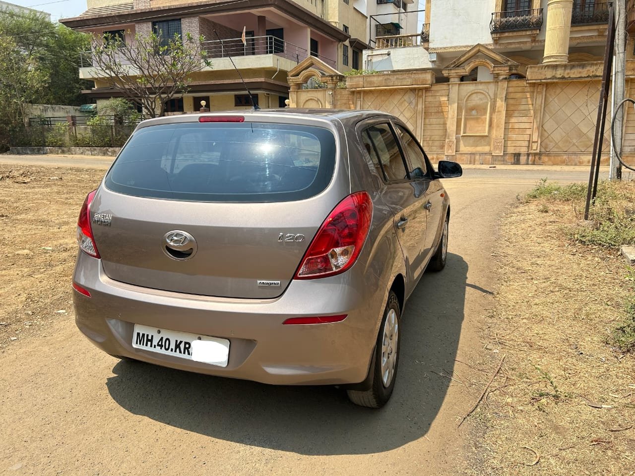 
								Hyundai i20 Magna full									