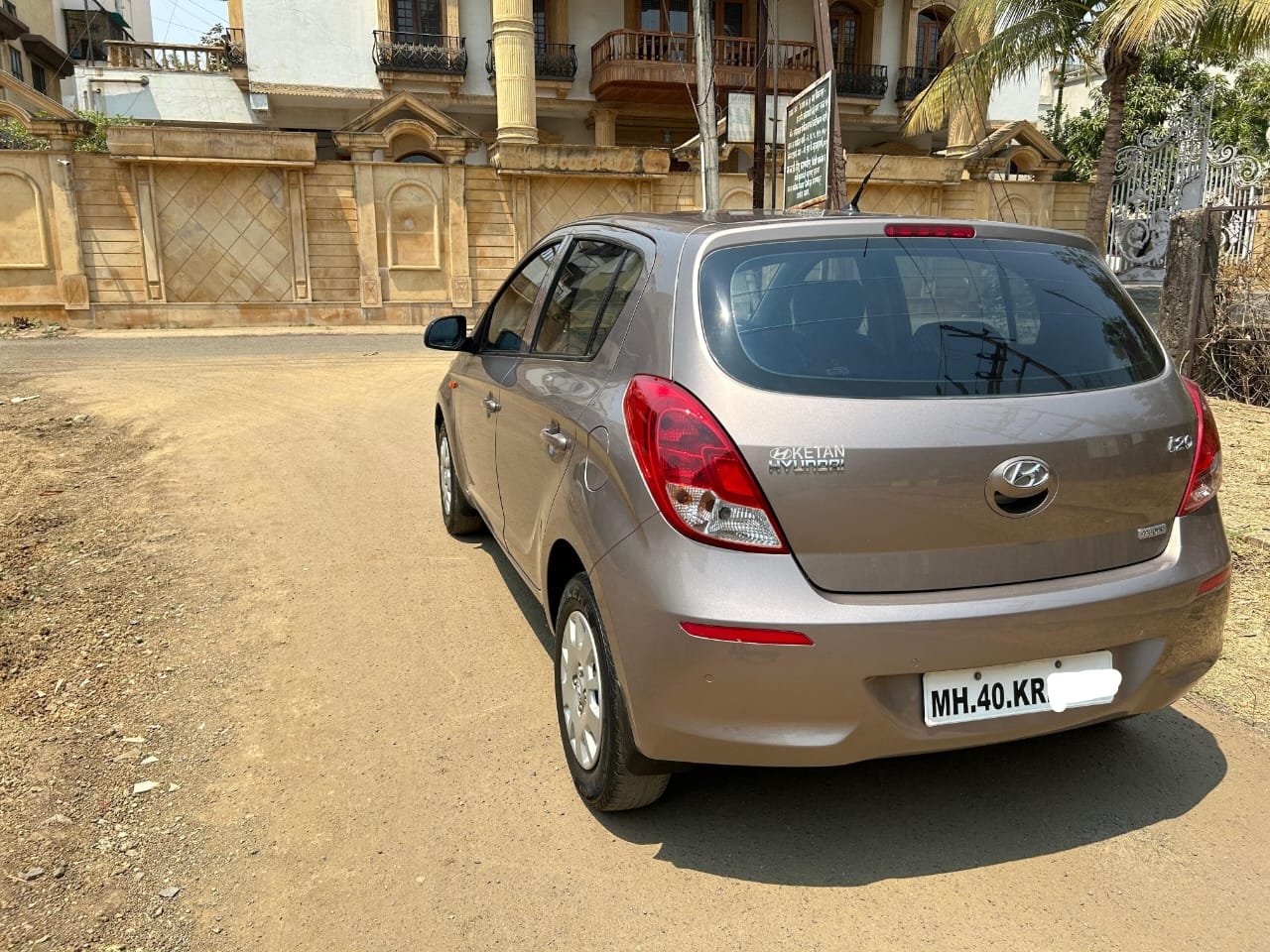 
								Hyundai i20 Magna full									