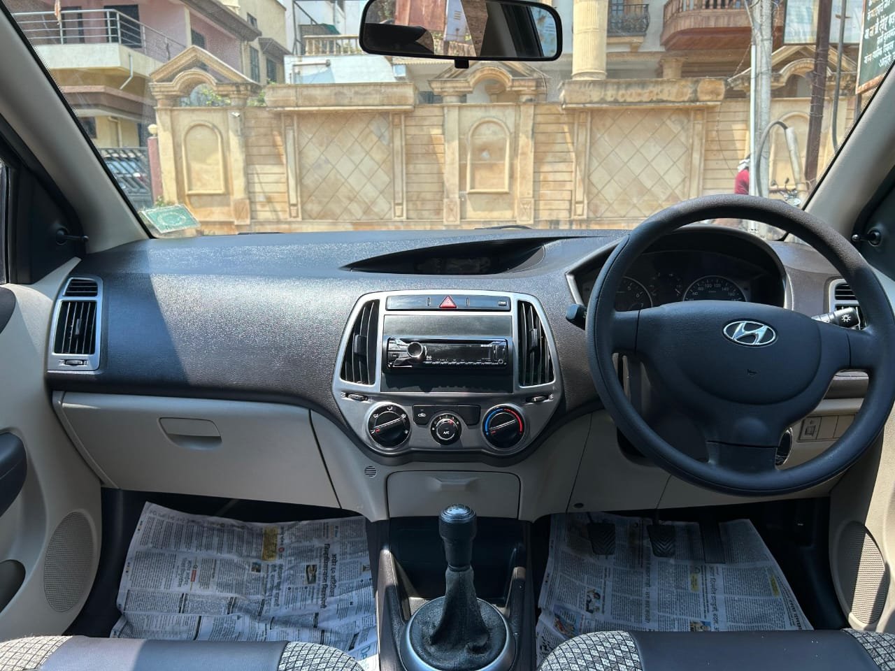 
								Hyundai i20 Magna full									