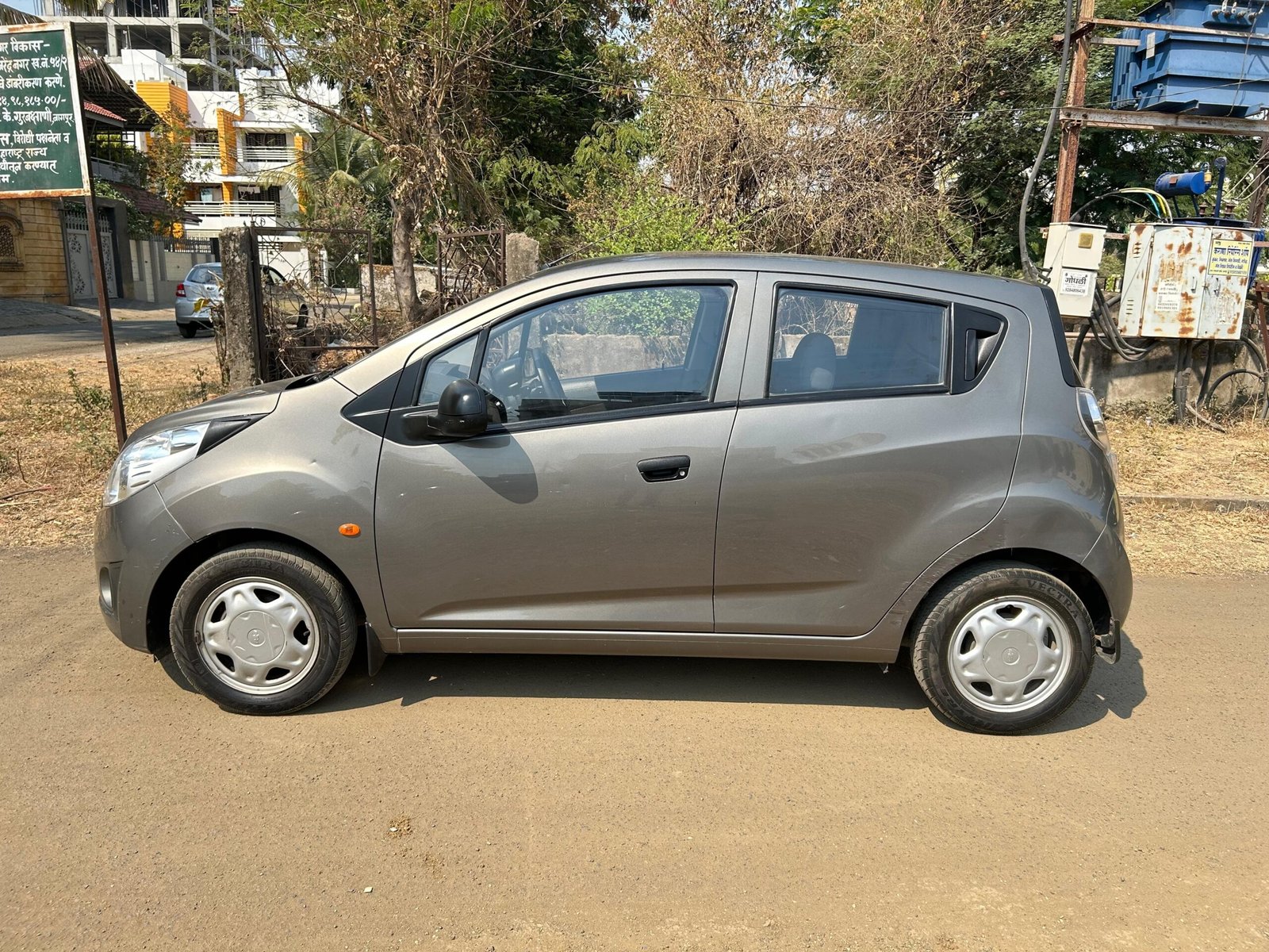 
								Chevrolet Beat LT full									
