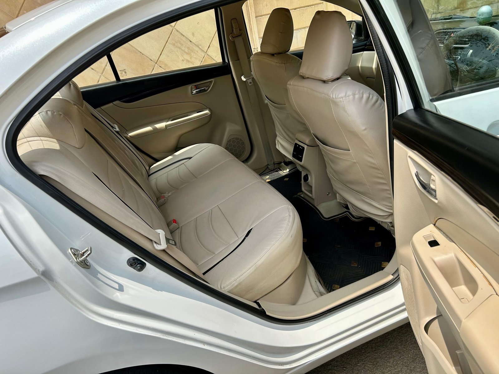 
								Maruti Suzuki Ciaz Vxi full									