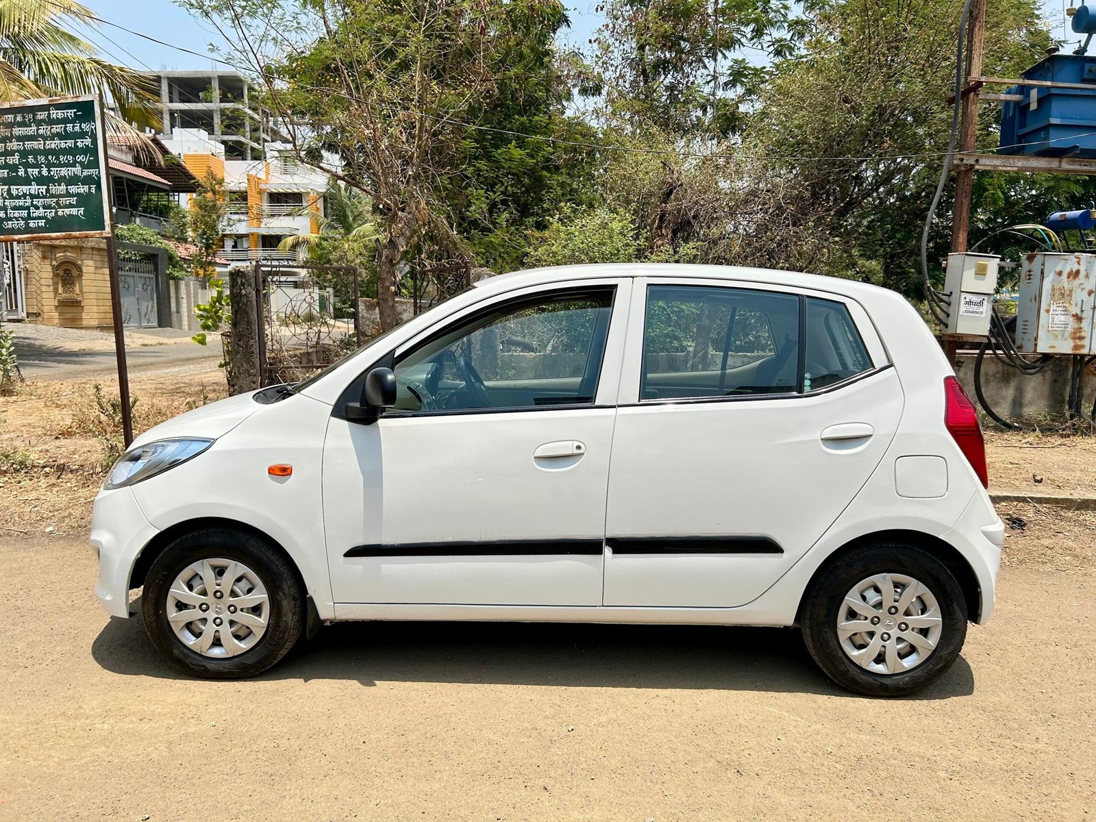
								Hyundai i10 Magna full									