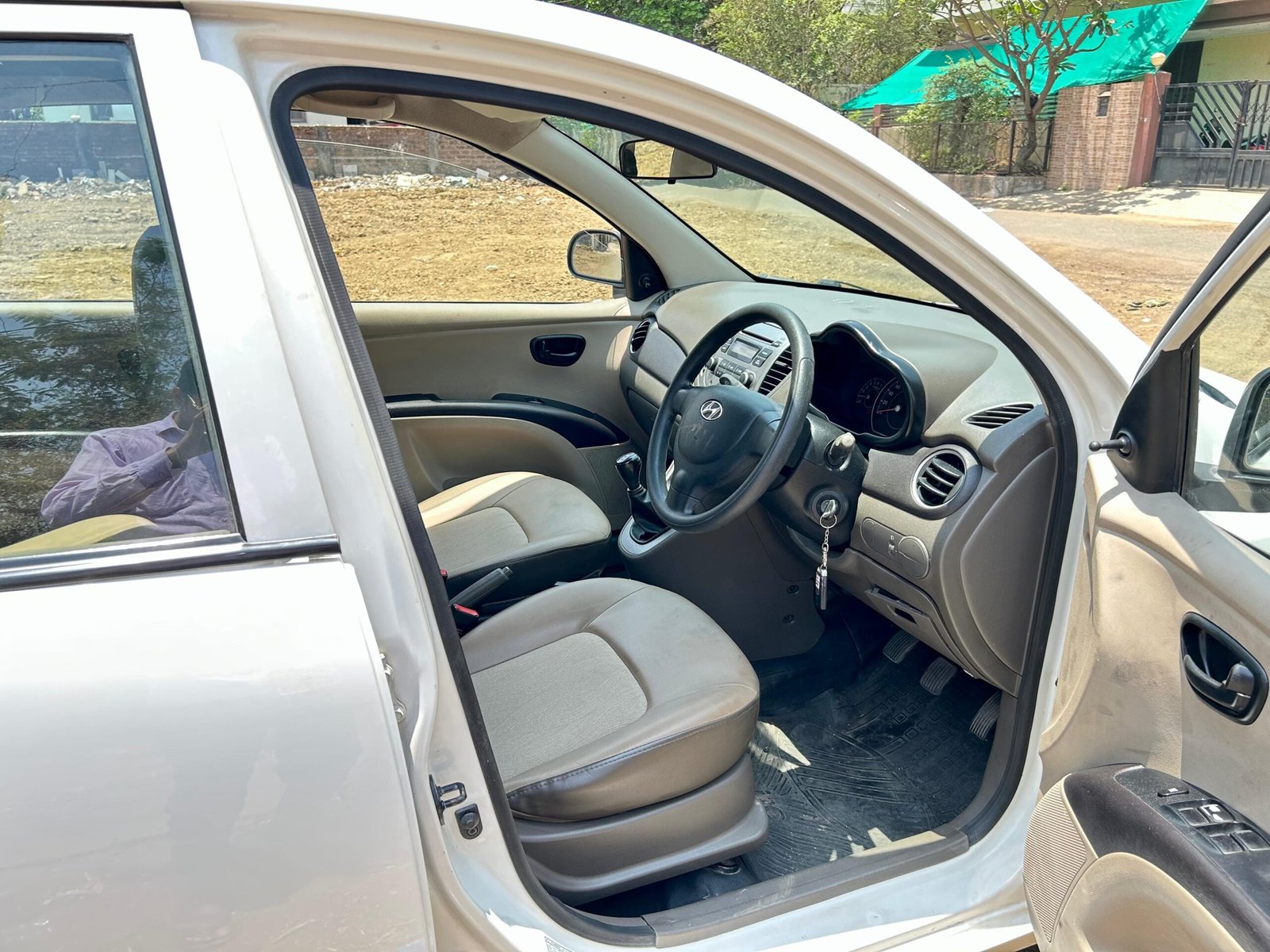
								Hyundai i10 Magna full									