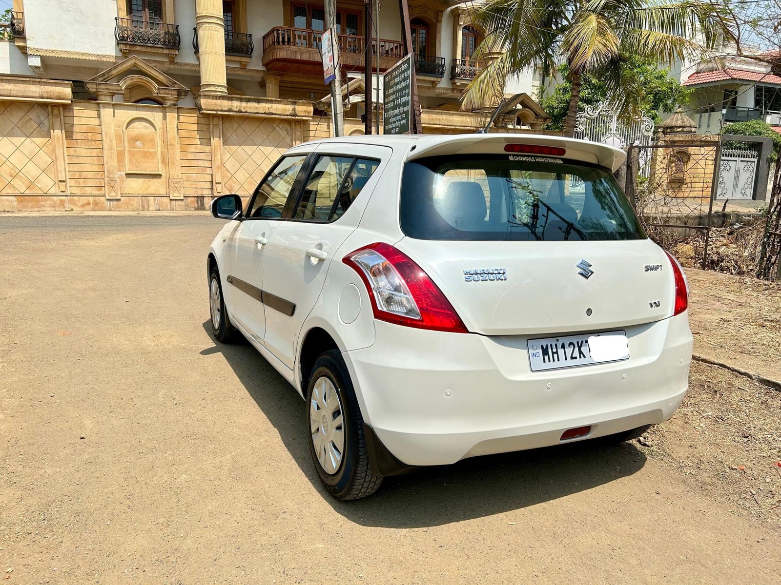 
								Maruti Suzuki Swift VXi full									