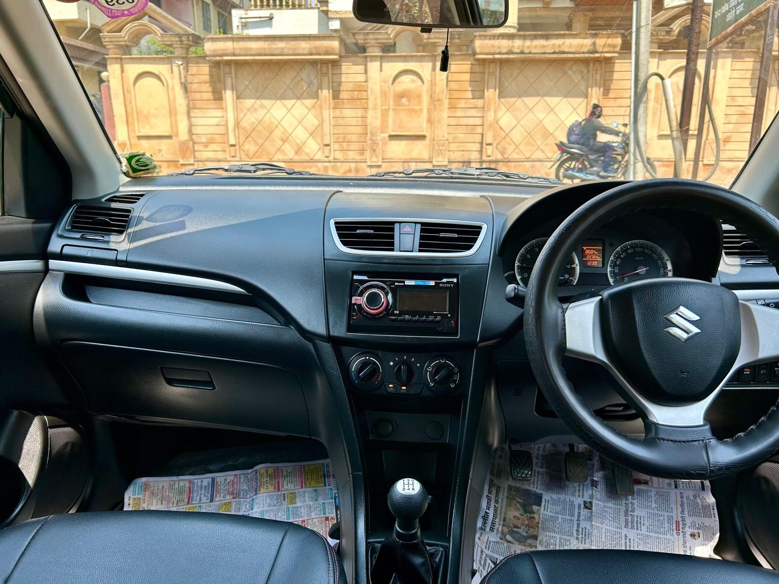 
								Maruti Suzuki Swift VXi full									