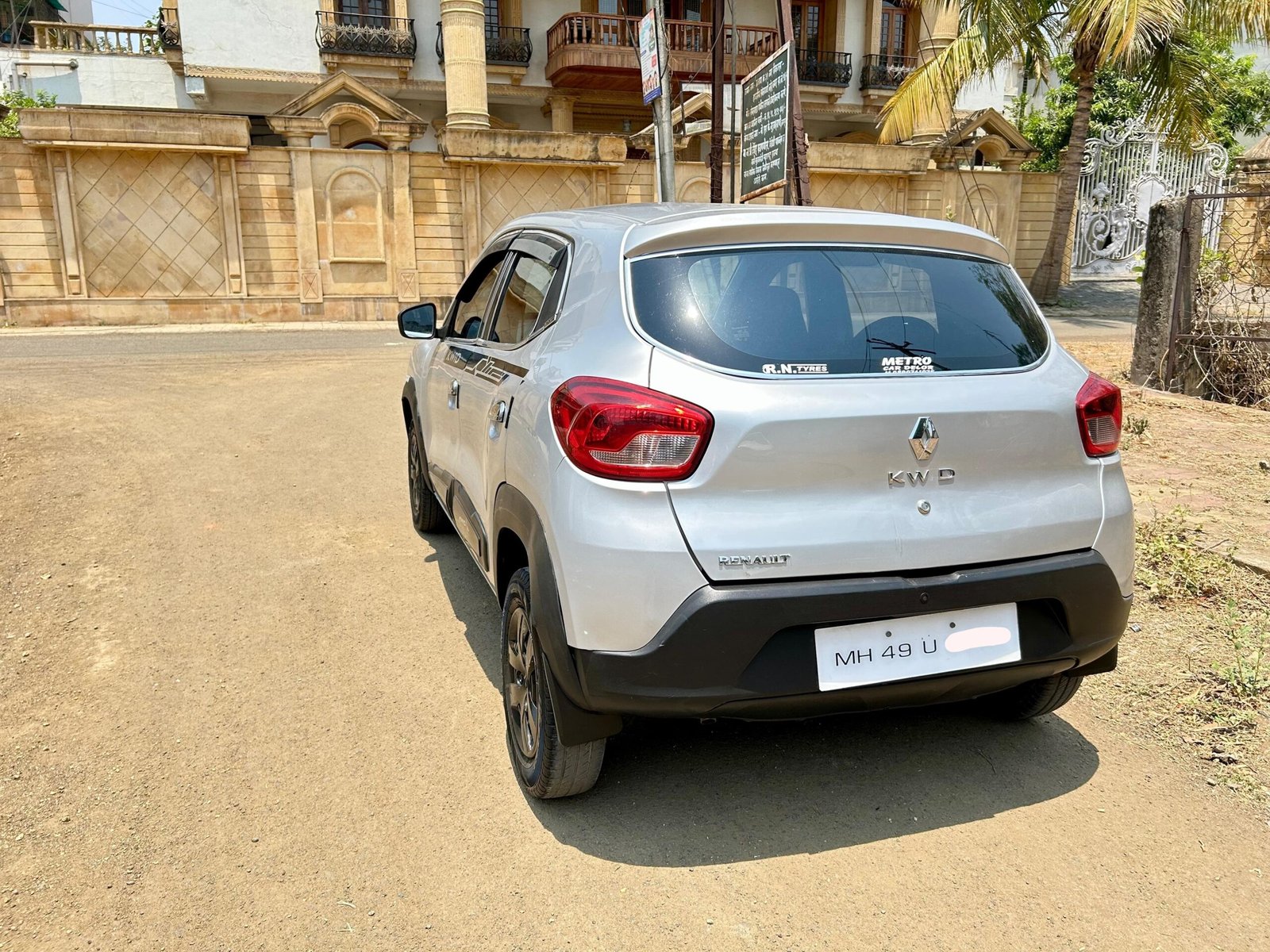 
								Renault Kwid RXL full									