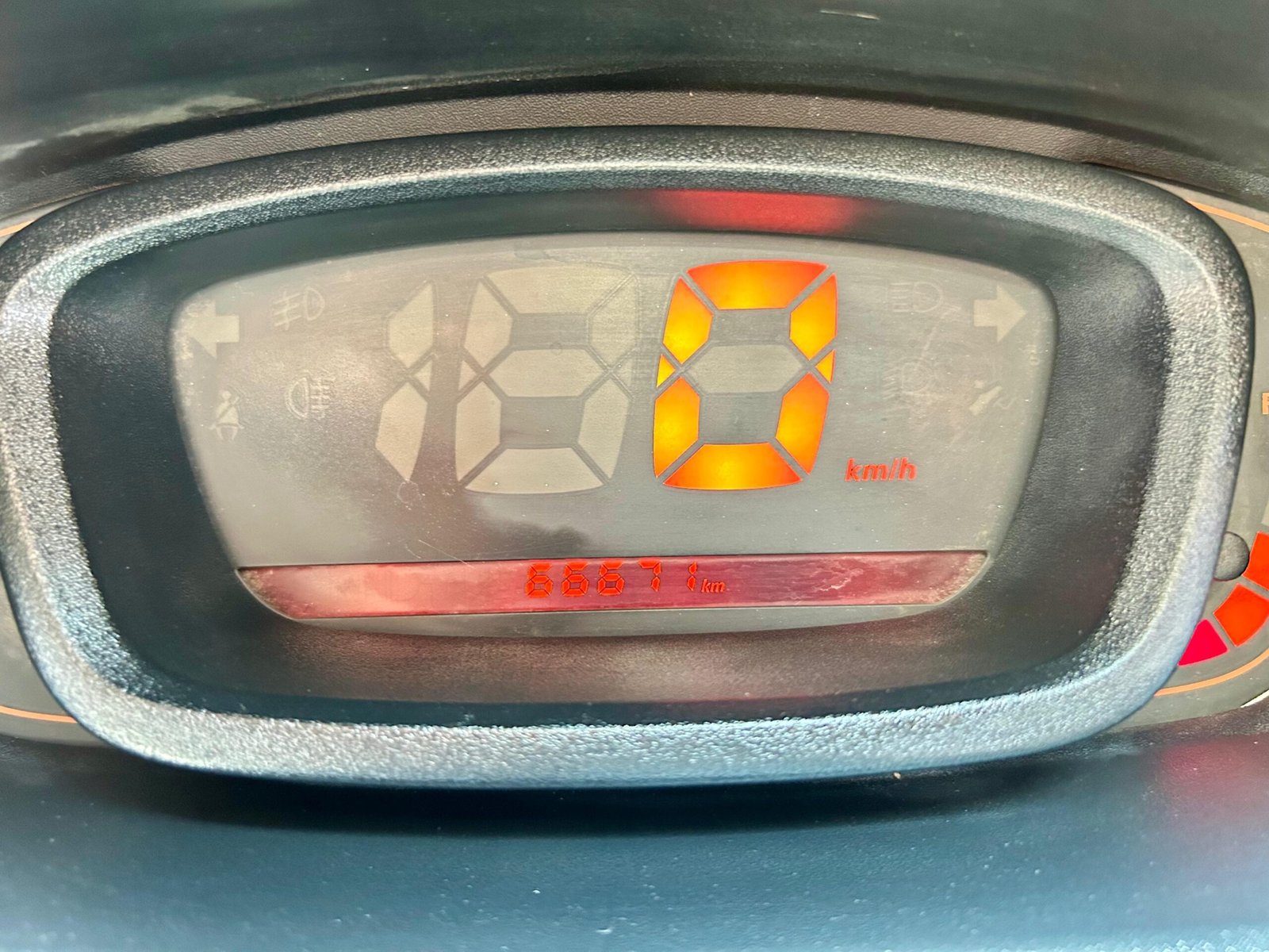 
								Renault Kwid RXL full									