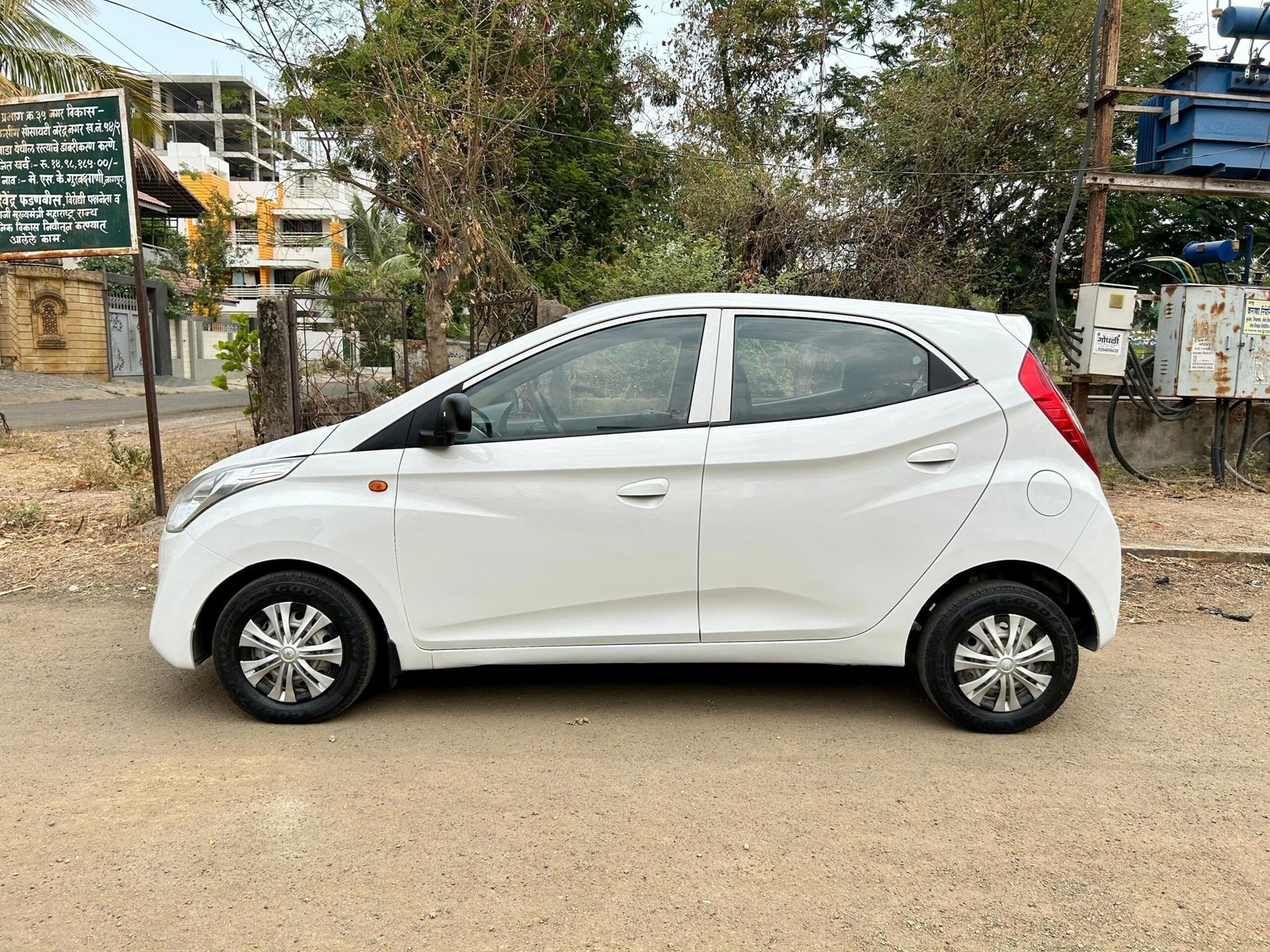 
								Hyundai Eon Era+ full									