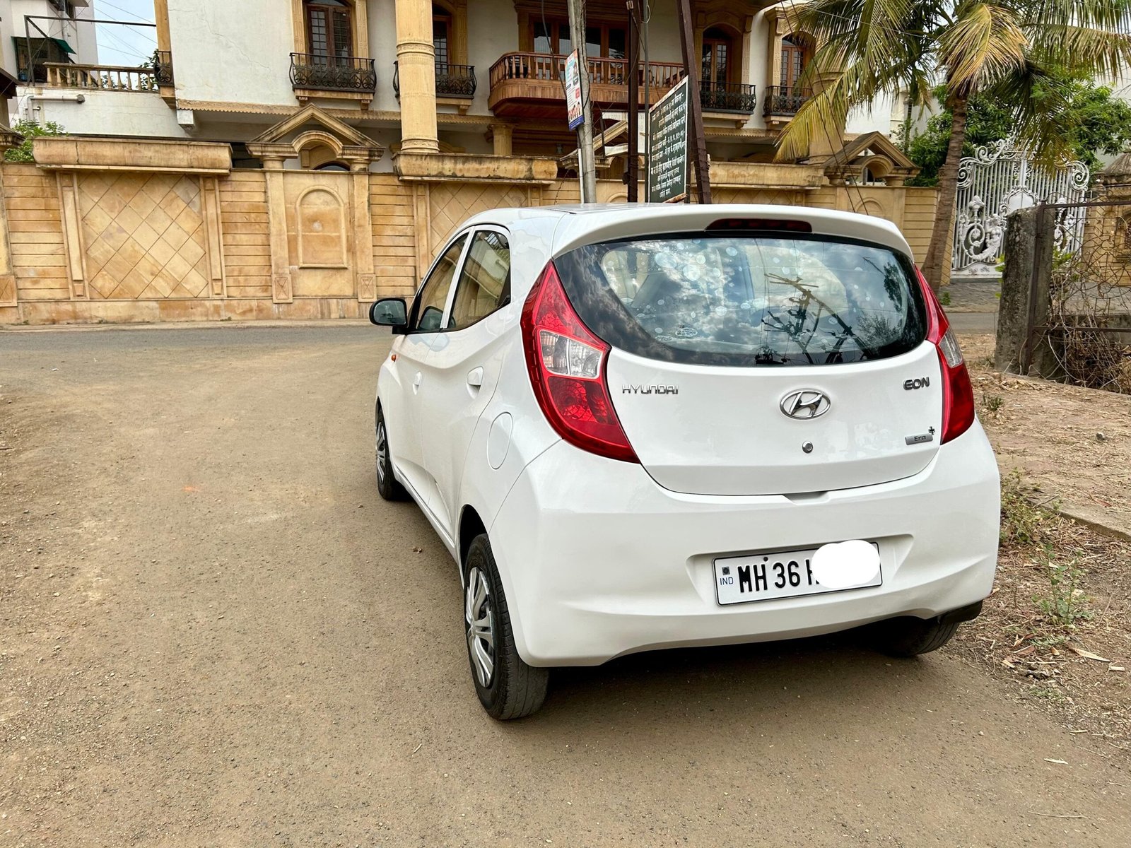 
								Hyundai Eon Era+ full									