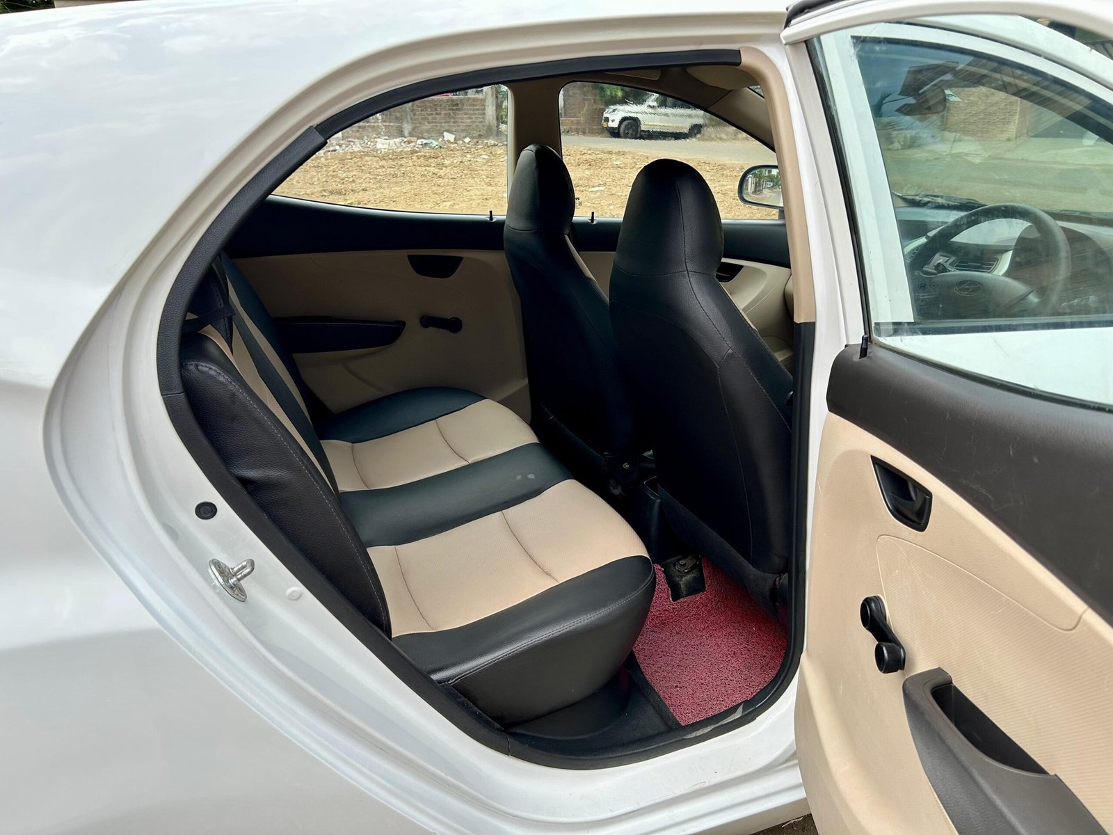 
								Hyundai Eon Era+ full									