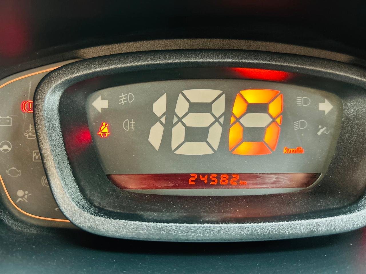 
								Kwid RXT 1.0 Climber,(TOP) full									