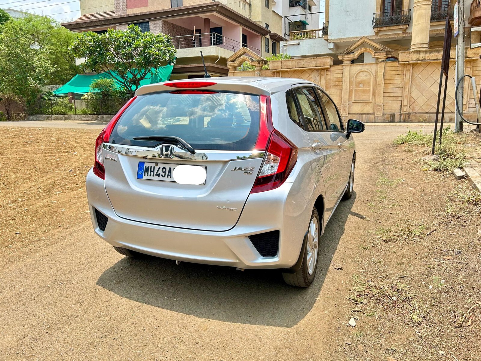 
								Honda Jazz VMT i-VTEC – Petrol full									
