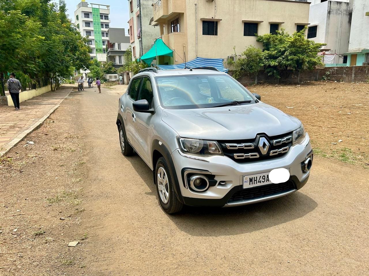
								Renault Kwid RXL full									