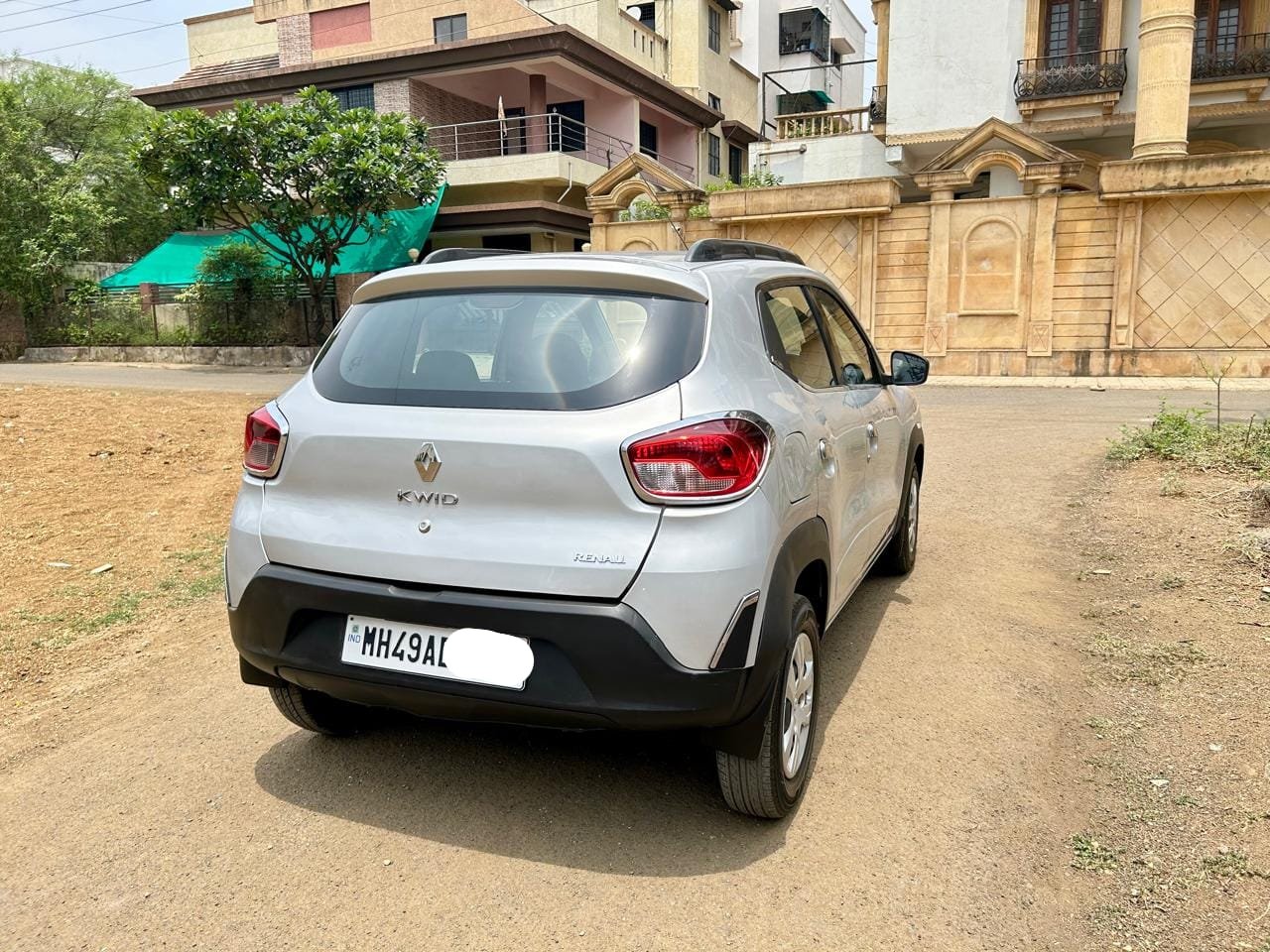 
								Renault Kwid RXL full									