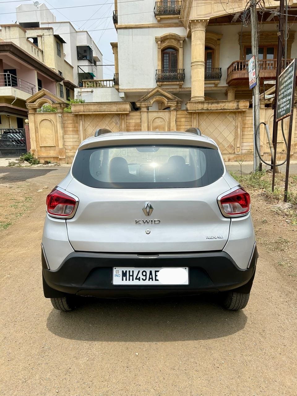 
								Renault Kwid RXL full									